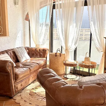 De Charme Avec Piscine Privee Face A La Villa