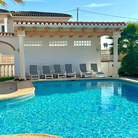 Villa De Charme Avec Piscine Privée Face à La *