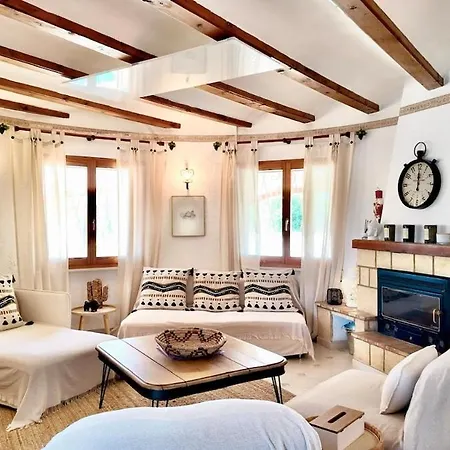 De Charme Avec Piscine Privee Face A La Villa *